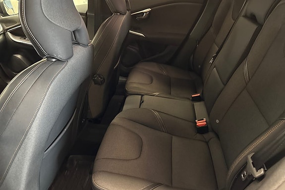 Volvo V40 Cross Country 12 of 24