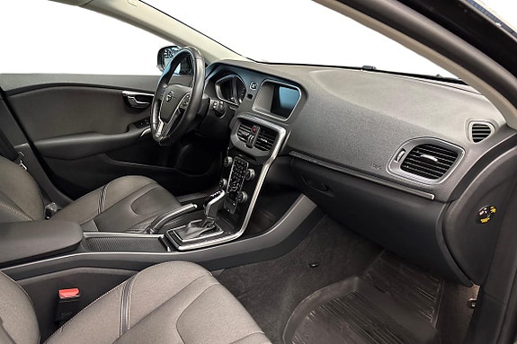 Volvo V40 Cross Country 10 of 24