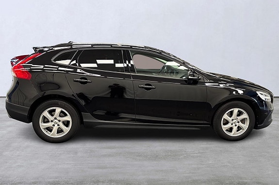Volvo V40 Cross Country 3 of 24
