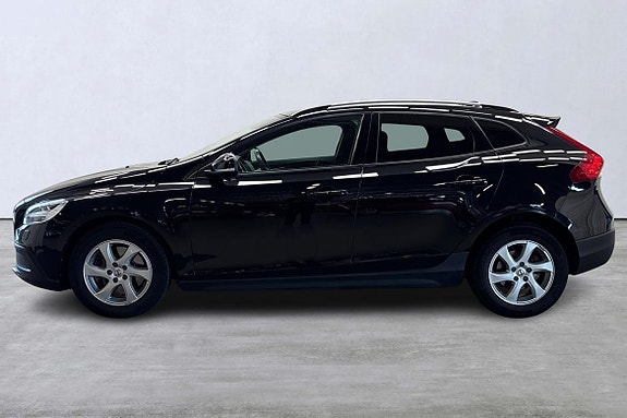 Volvo V40 Cross Country 2 of 24