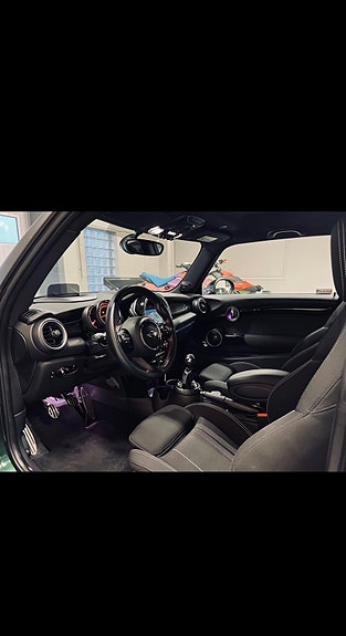 MINI Cooper S 4 of 5