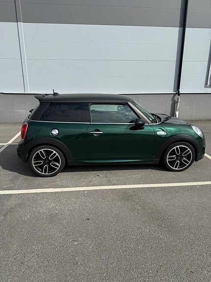 MINI Cooper S 2 of 5