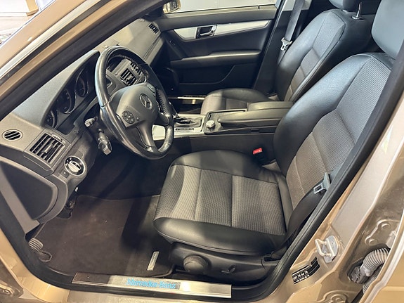 Mercedes-Benz C200 7 of 18