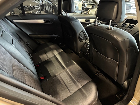 Mercedes-Benz C200 12 of 18