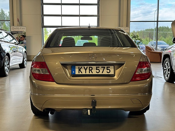 Mercedes-Benz C200 6 of 18