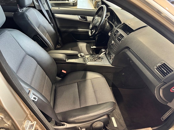 Mercedes-Benz C200 9 of 18