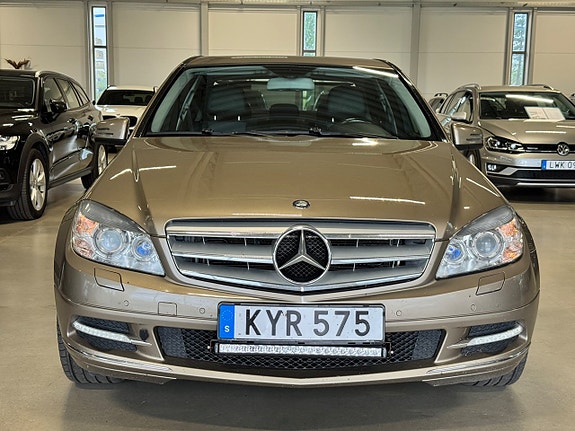 Mercedes-Benz C200 2 of 5