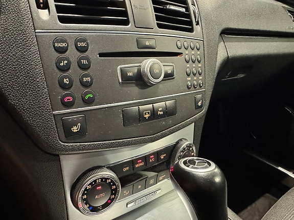Mercedes-Benz C200 15 of 18
