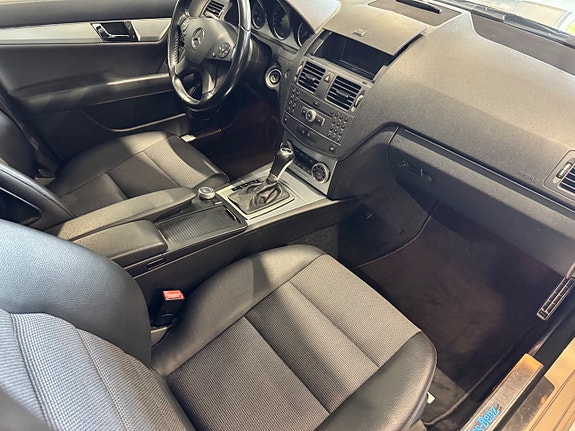 Mercedes-Benz C200 10 of 18