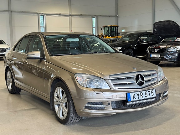 Mercedes-Benz C200 3 of 5