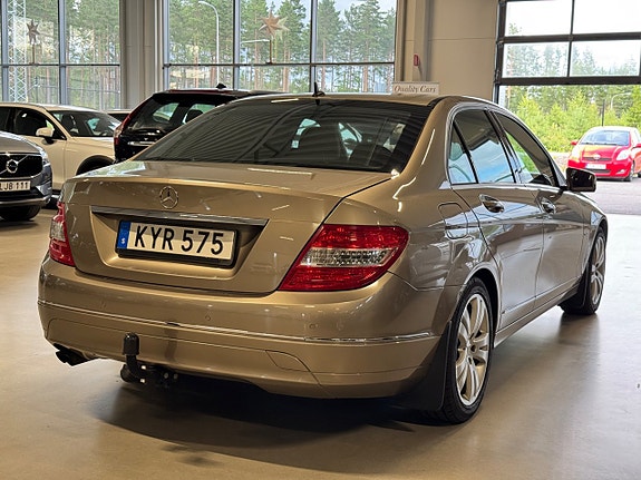 Mercedes-Benz C200 4 of 5