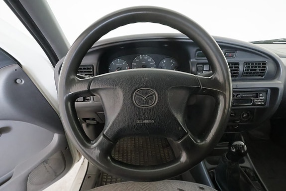 Mazda B2500 14 of 18