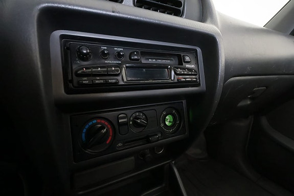 Mazda B2500 11 of 18