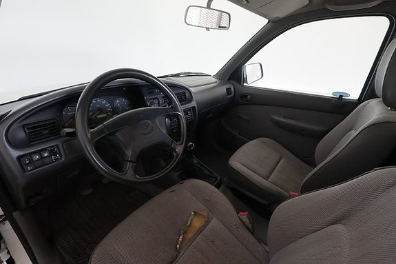 Mazda B2500 10 of 18