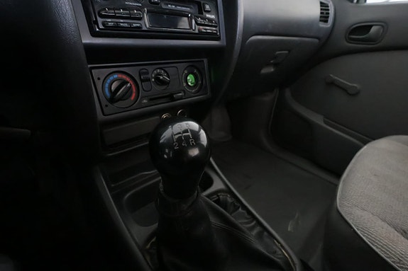 Mazda B2500 12 of 18