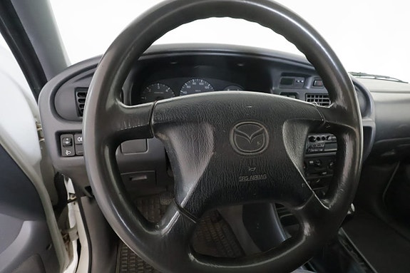 Mazda B2500 15 of 18