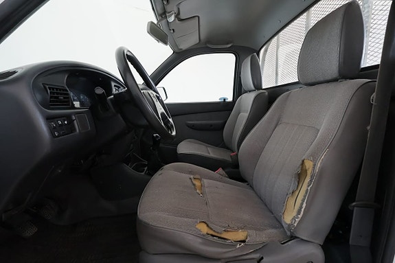 Mazda B2500 8 of 18