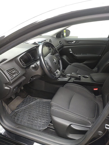 Renault Megane IV 4 of 6