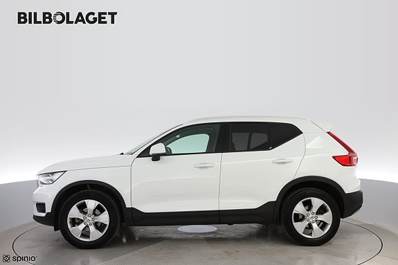 Volvo XC40 2 of 5