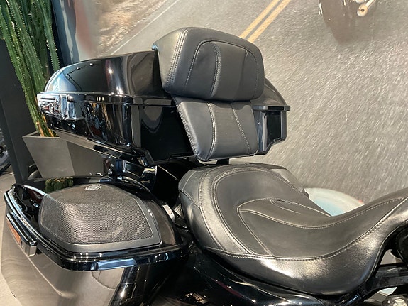 Harley-Davidson Street Glide CVO 1.7 V-Twin 4 of 5