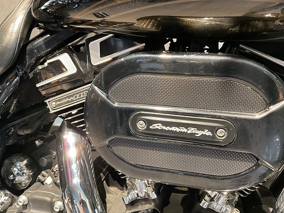 Harley-Davidson Street Glide CVO 1.7 V-Twin 5 of 5