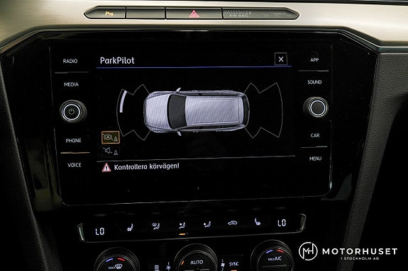 Volkswagen Passat 12 of 23