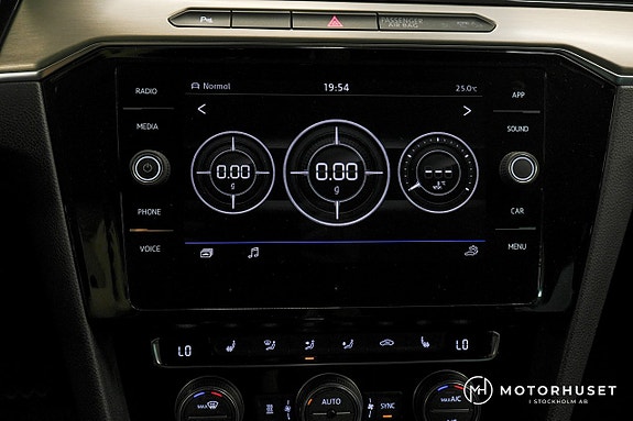 Volkswagen Passat 14 of 23