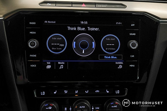Volkswagen Passat 16 of 23