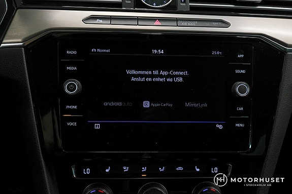 Volkswagen Passat 13 of 23