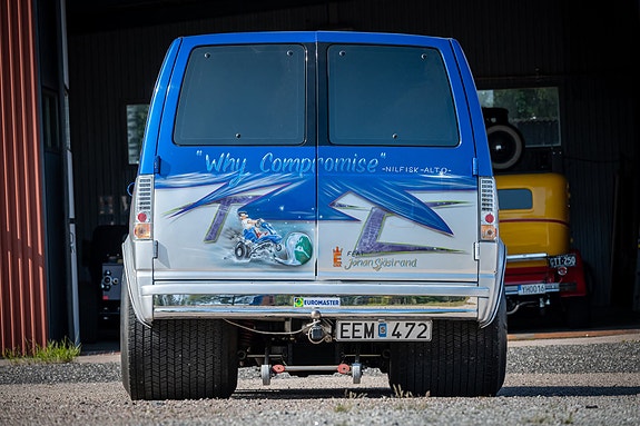 Chevrolet Astro 2 of 5