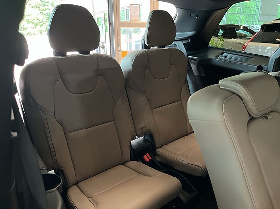Volvo XC90 11 of 18
