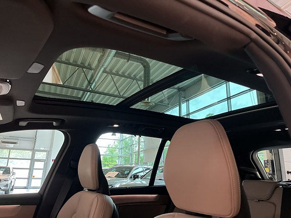 Volvo XC90 13 of 18
