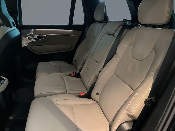 Volvo XC90 8 of 18