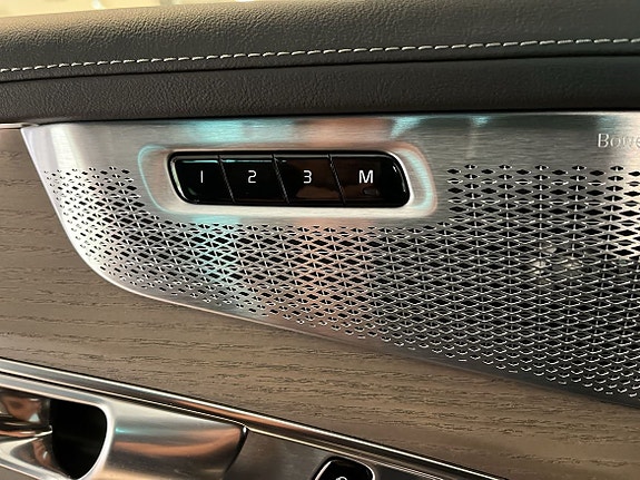 Volvo XC90 15 of 18