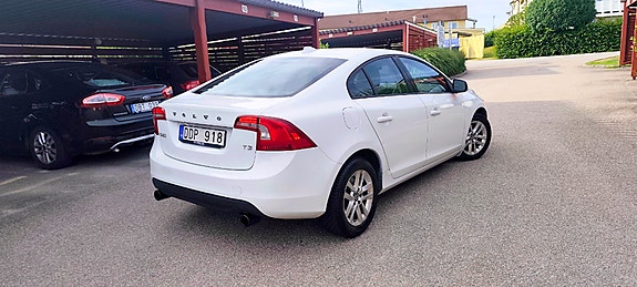 Volvo S60 4 of 5
