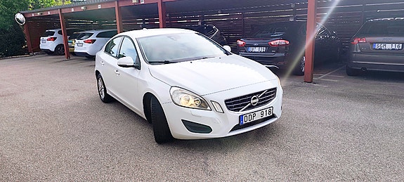 Volvo S60 2 of 5