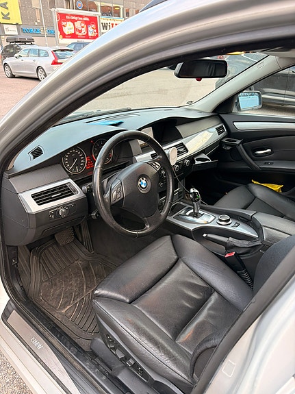 BMW 523i 7 of 9