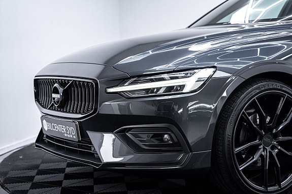 Volvo V60 2 of 5