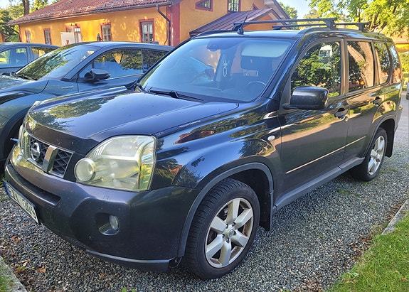 Nissan X-Trail 2 of 5