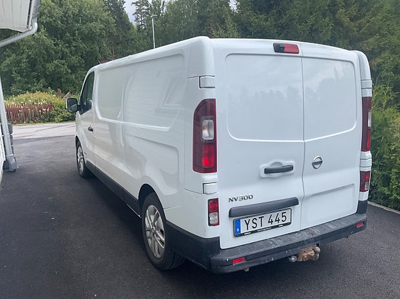Nissan NV300 3 of 5