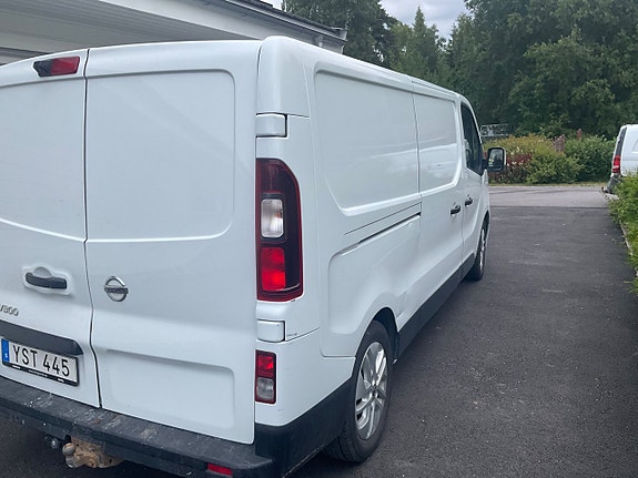 Nissan NV300 4 of 5