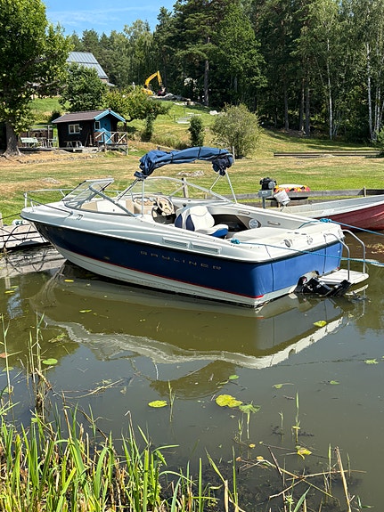 Bayliner 210 CU // MerCruiser 5.0 3 of 5