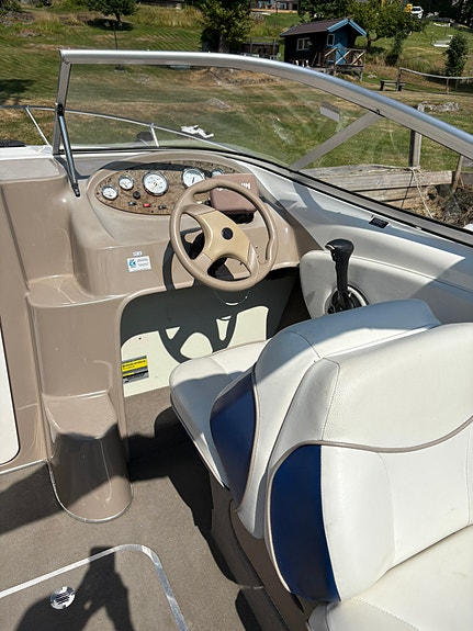 Bayliner 210 CU // MerCruiser 5.0 4 of 5