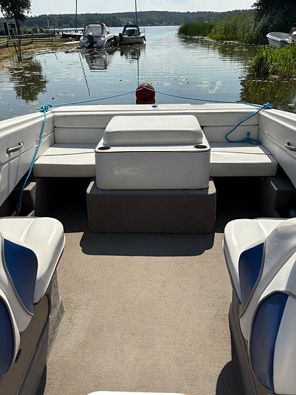 Bayliner 210 CU // Nyrenoverad MerCruiser 5.0 // Nyrenoverat drev 6 of 12