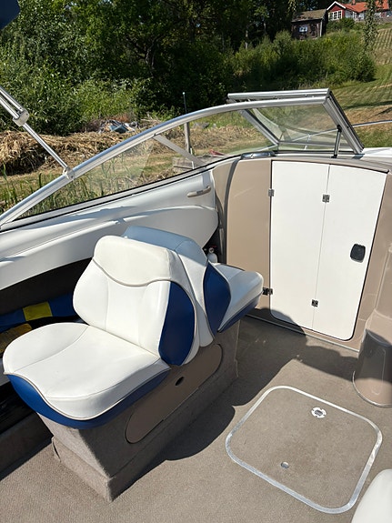 Bayliner 210 CU // MerCruiser 5.0 5 of 5