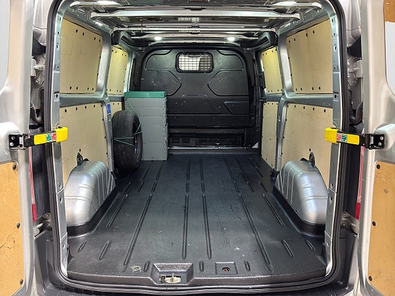 Ford Transit Custom 11 of 18