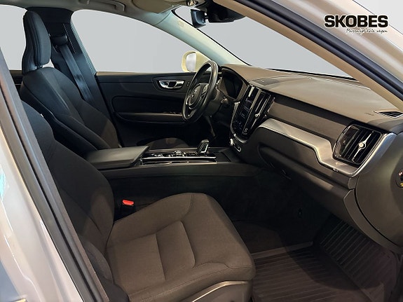 Volvo XC60 11 of 24