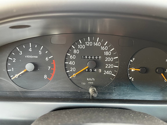 Toyota Carina 8 of 14