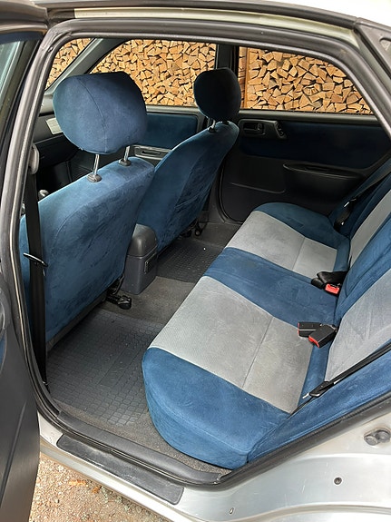 Toyota Carina 3 of 5