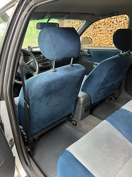 Toyota Carina 4 of 5
